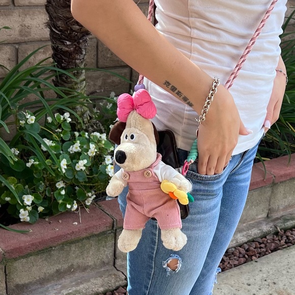 🐶 Boutique 🐶 Crossbody Stuffed Animal Cell Holder. Fits most Cell Phones. - Picture 4 of 8